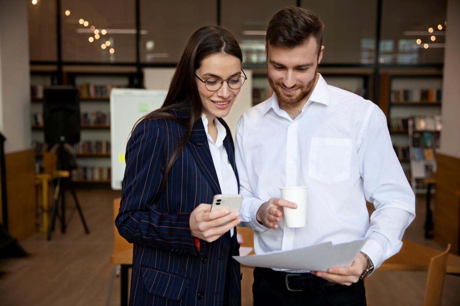 Session de travail sur analyse budgétaire avec documents financiers